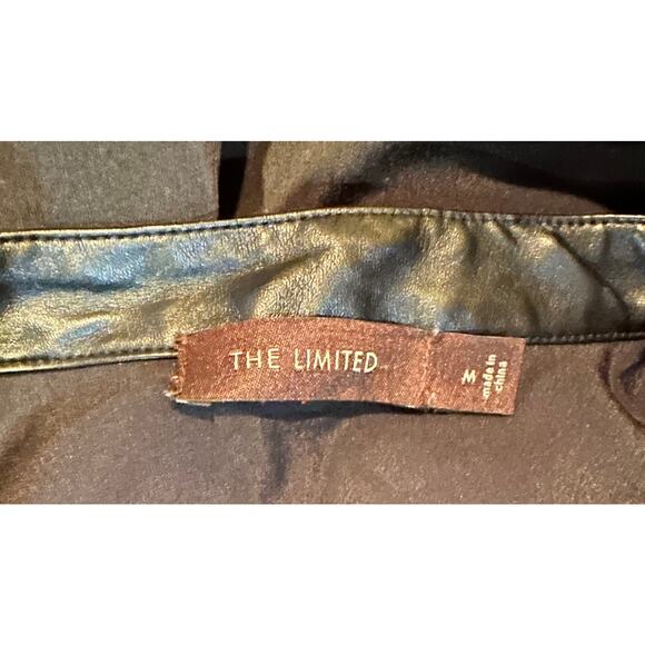 The limited black polyester v-neck blouse lightweight button up size medium - Picture 5 of 6